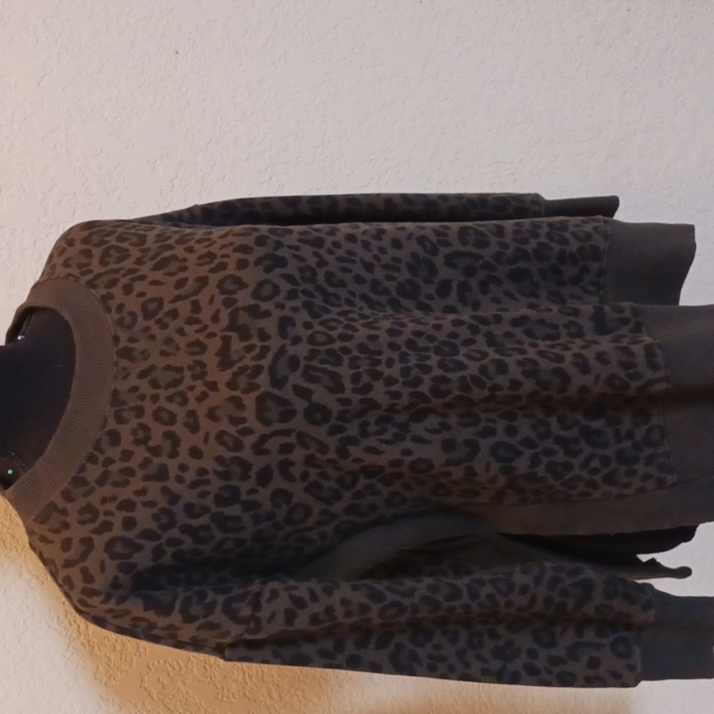 90° Degree By Reflex Green Cheetah Sweater Size Small
